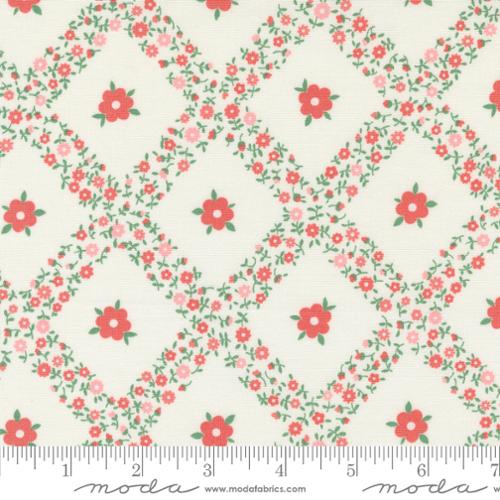 TRELLIS FLORALS CREAM STRAWBERRY ROSEMARY COTTAGE