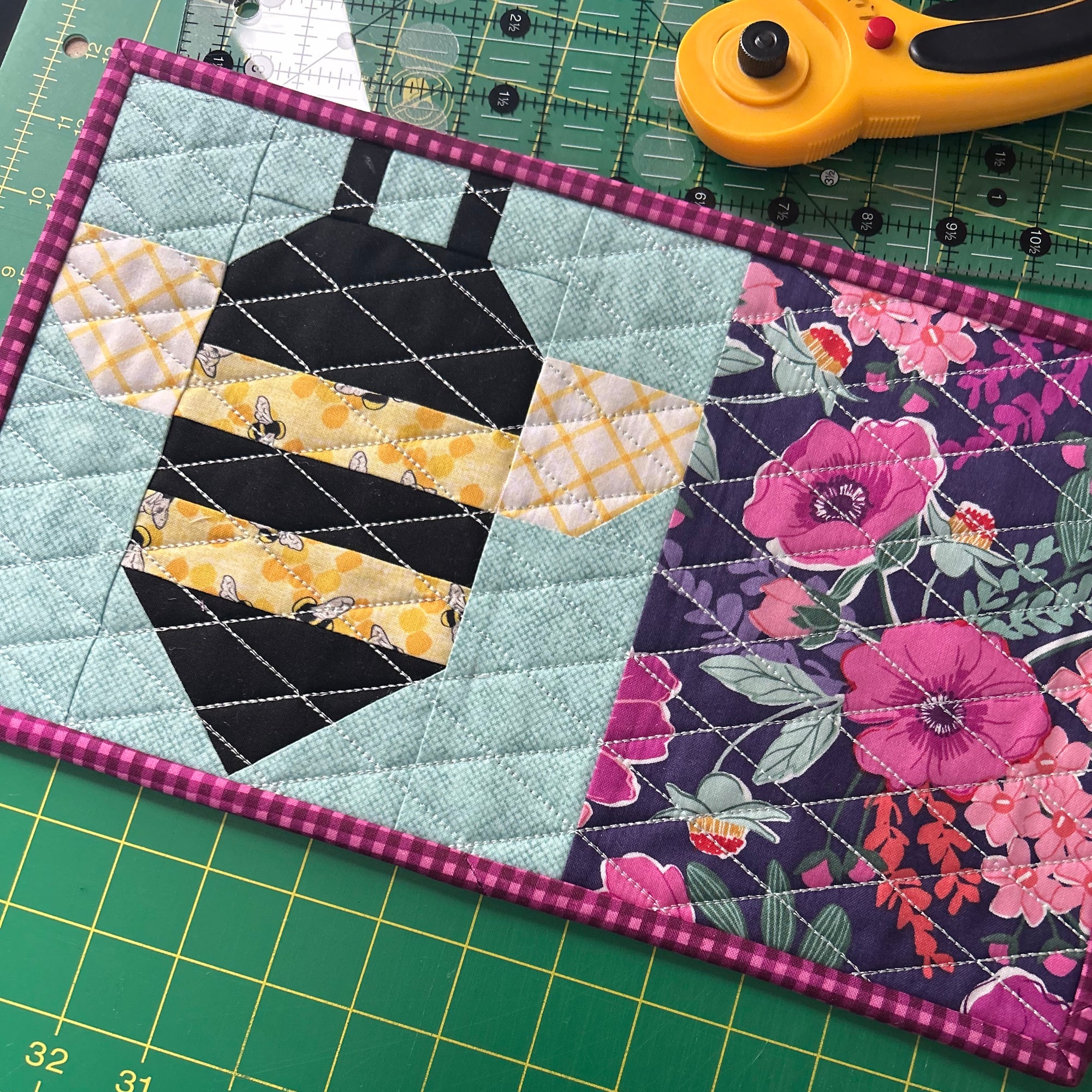 BUZZY BEES SNACK MAT KIT