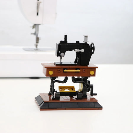VINTAGE SEWING MACHINE
