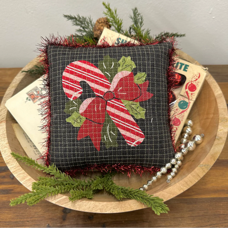 SCRAPPLIQUE CANDY CANE PILLOW